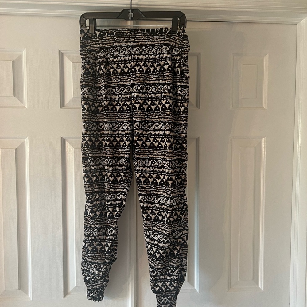 Black & White Patterned Women’s Jogger Pants